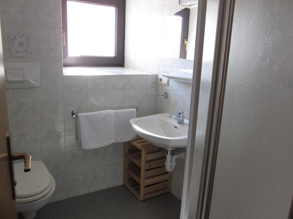 Gasthof Zum Roessl San Genesio Atesino Room photo
